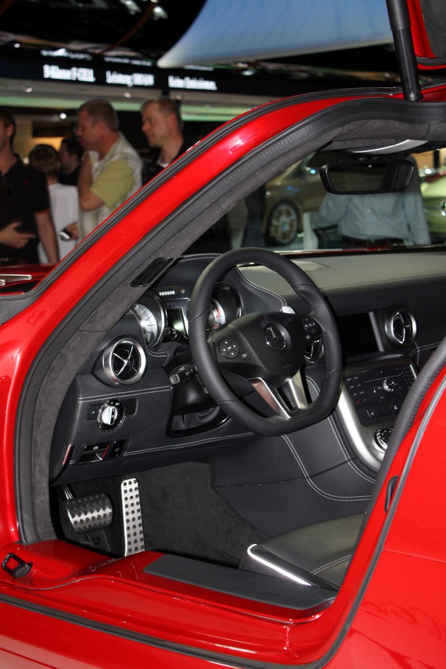  Mercedes-Benz SLS AMG 2010 года  (фото 90 из 526)